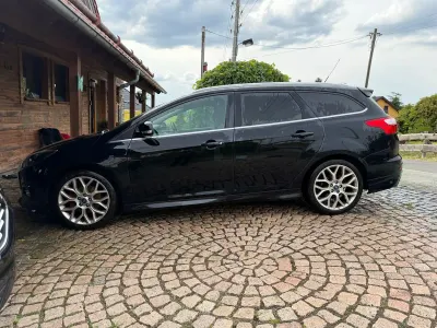 Gebraucht Ford Focus S 140 PS (102 kW) 2013 Schwarz Kombi