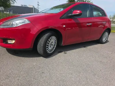Begagnad Fiat Bravo 120 HK (88 kW) 2012 Röd Halvkombi