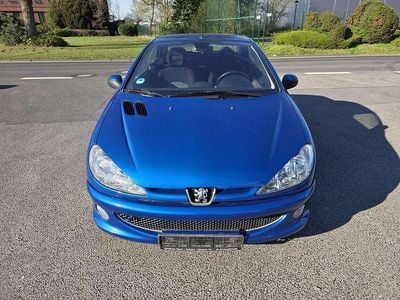 Gebraucht Peugeot 206 CC Tendance 109 PS (80 kW) 2005 Farbe blau recife Cabrio