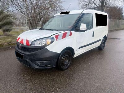 Gebraucht Fiat Doblò 95 PS (69 kW) 2017 Weiß Van / Kleinbus