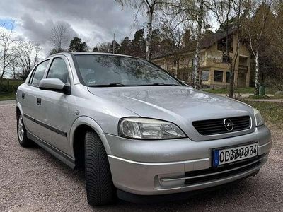 Używany Opel Astra Comfort 101 KM (74 kW) 2002 Szary Sedan/Limuzyna
