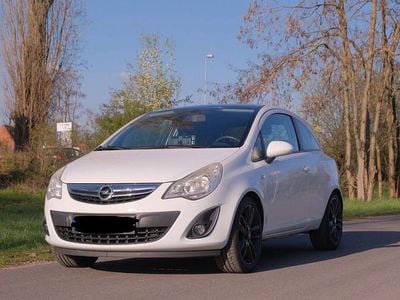 Gebraucht Opel Corsa Color Edition 69 PS (50 kW) 2012 Weiß Kleinwagen