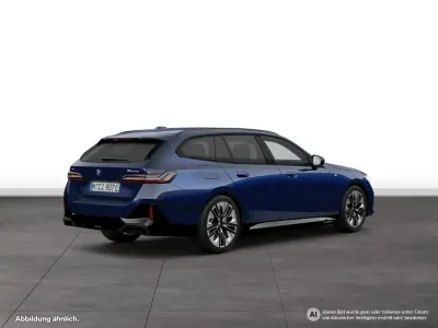 Gebraucht BMW 550e M Sport 489 PS (359 kW) 2025 Blau Kombi