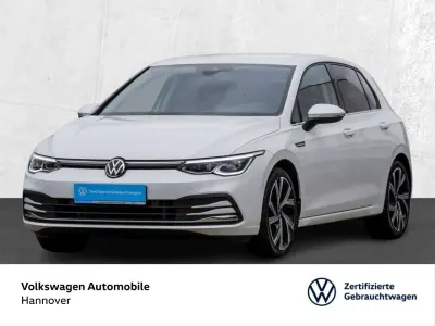 Gebraucht VW Golf VIII Style 150 PS (110 kW) 2023 Oryxweiß perlmutteffekt Limousine