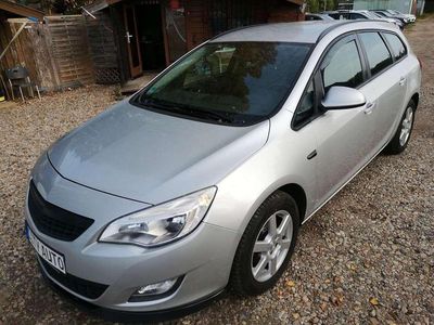 Gebraucht Opel Astra Edition 120 PS (88 kW) 2011 Silber Kombi