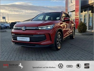 Gebraucht VW Tiguan Life 150 PS (110 kW) 2024 Persimmon red metallic SUV