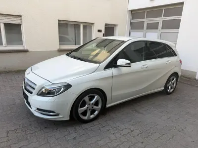 Gebraucht Mercedes B180 109 PS (80 kW) 2013 Weiß Van / Kleinbus