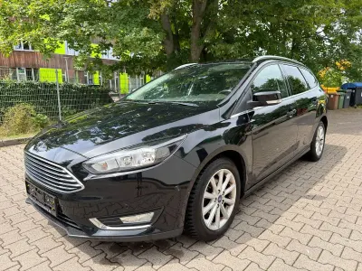 Gebraucht Ford Focus Titanium 125 PS (91 kW) 2015 Schwarz Kombi