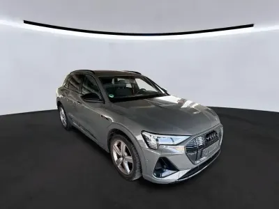 Używany Audi e-tron S-Line 300 kW (408 KM) 2022 Szary SUV