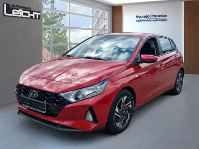 Gebraucht Hyundai i20 Trend 101 PS (74 kW) 2023 Rot Kleinwagen