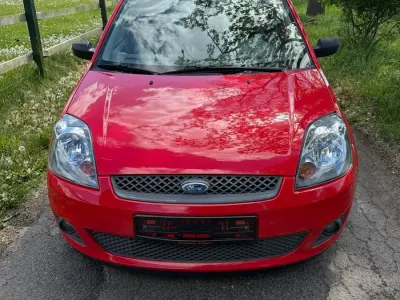 Gebraucht Ford Fiesta 60 PS (44 kW) 2008 Rot Kleinwagen