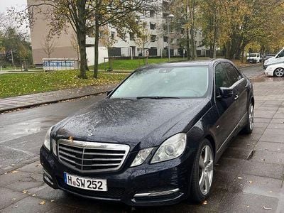 Gebraucht Mercedes E300 Avantgarde 231 PS (169 kW) 2010 Blau Limousine