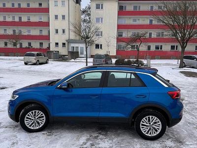 Blau Gebraucht 2023 VW T-Roc Life SUV | 22.350 € (Fairer Preis)