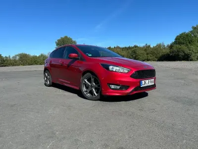 Gebraucht Ford Focus ST-Line 140 PS (102 kW) 2018 Rot Limousine