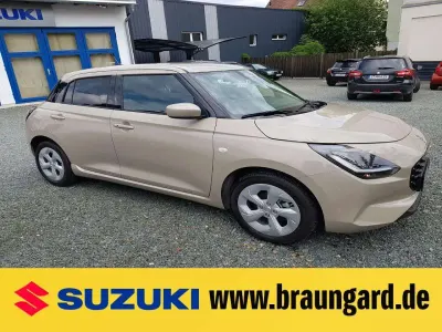 Gebraucht Suzuki Swift Comfort 83 PS (61 kW) 2024 Caravan ivory pearl Kleinwagen