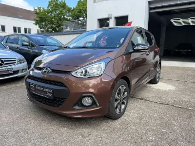 Gebraucht Hyundai i10 Edition 67 PS (49 kW) 2015 Braun Kleinwagen