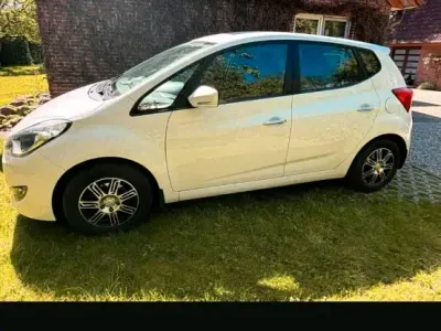 Gebraucht Hyundai ix20 90 PS (66 kW) 2012 Weiß Kleinwagen
