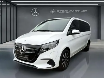 Używany Mercedes EQV300 150 kW (204 KM) 2024 Biały Minivan