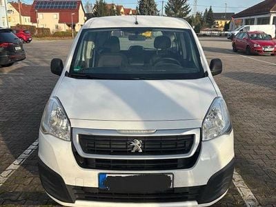 Gebraucht Peugeot Partner Tepee Active 99 PS (72 kW) 2017 Weiß Van / Kleinbus