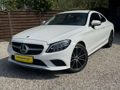 Gebraucht Mercedes C180 156 PS (114 kW) 2018 Weiß Coupé