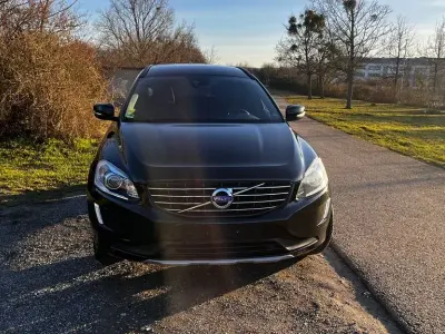 Gebraucht Volvo XC60 Momentum 190 PS (139 kW) 2016 Schwarz SUV
