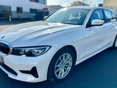 Gebraucht BMW 320 184 PS (135 kW) 2019 Weiß Limousine