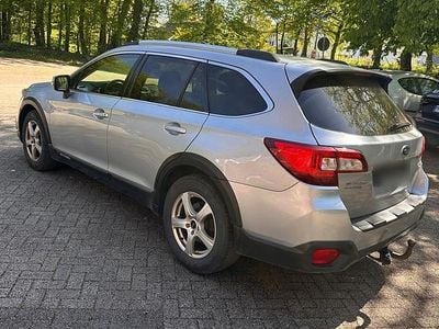 Usado Subaru Outback 150 HP (110 kW) 2015 Prateado Carrinha
