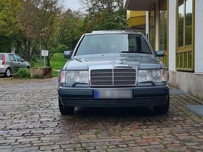 Gebraucht Mercedes E300 179 PS (131 kW) 1990 Grau Limousine
