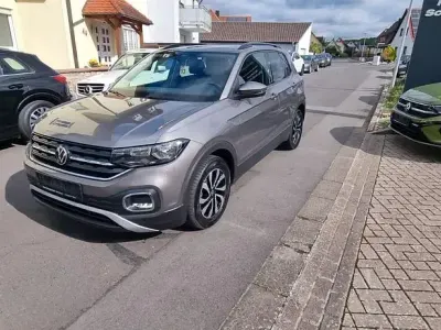 Używany VW T-Cross Active 110 KM (80 kW) 2021 Szary SUV