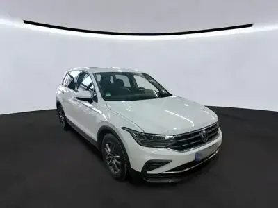 Usata VW Tiguan Basis 150 CV (110 kW) 2022 Bianco SUV