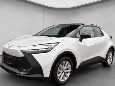 Platinum white pearl / black Gebraucht 2024 Toyota C-HR Team SUV | 30.990 € (Guter Preis)