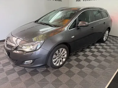 Second-hand Opel Astra Innovation 160 CP (117 kW) 2010 Gri Break