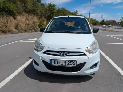 Gebraucht Hyundai i10 Edition 69 PS (50 kW) 2012 Weiß Kleinwagen