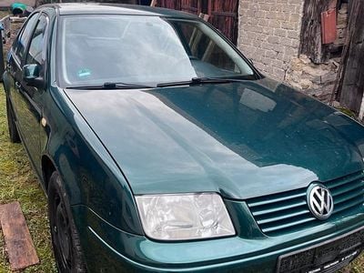 Usata VW Bora 101 CV (74 kW) 1998 Verde Berlina