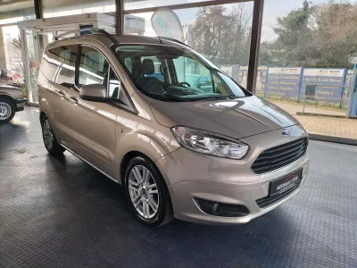 Gebraucht Ford Tourneo Courier Titanium 101 PS (74 kW) 2015 Silber Van / Kleinbus