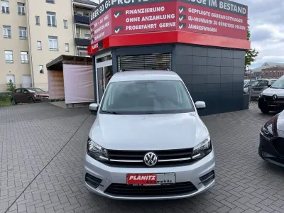 Używany VW Caddy Trendline 125 KM (91 kW) 2018 Srebrny Minivan