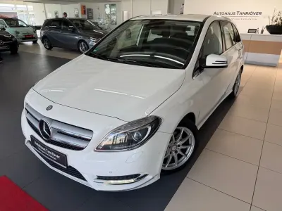 Gebraucht Mercedes B200 156 PS (114 kW) 2012 Weiß Kleinwagen