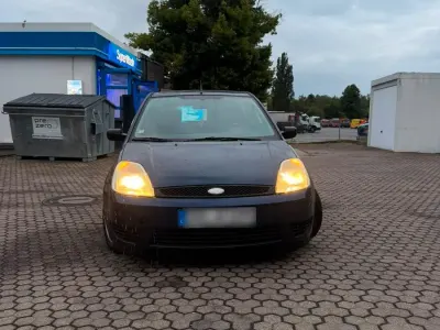 Gebraucht Ford Fiesta 70 PS (51 kW) 2004 Blau Kleinwagen