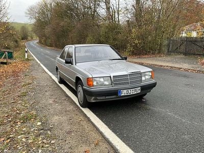 Gebraucht Mercedes 190 118 PS (86 kW) 1989 Silber Limousine