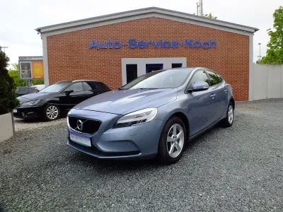 Gebraucht Volvo V40 Kinetic 120 PS (88 kW) 2018 Blau (metallic) Kombi