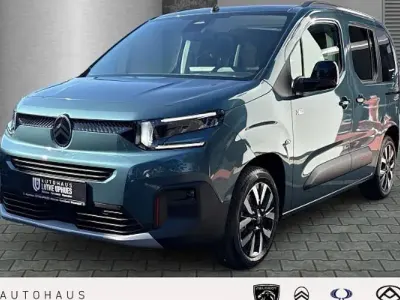 Neu Citroën Berlingo 130 PS (95 kW) 2026 Rot Van / Kleinbus