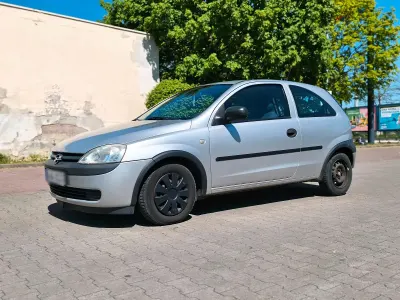 Używany Opel Corsa 75 KM (55 kW) 2002 Srebrny Hatchback