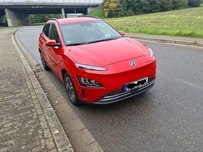 Gebraucht Hyundai Kona 100 kW (136 PS) 2022 Rot SUV