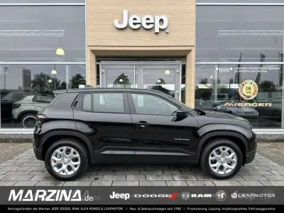 Neu Jeep Avenger Altitude 101 PS (74 kW) 2025 Solid black SUV