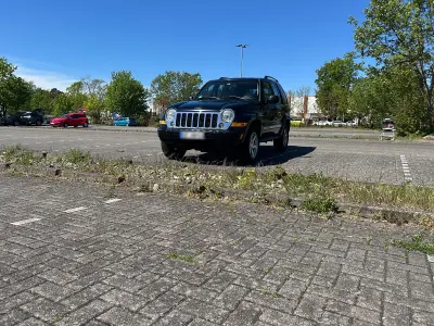 Gebraucht Jeep Cherokee Limited 204 PS (150 kW) 2005 Schwarz SUV