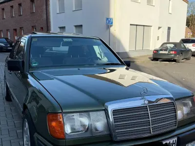 Gebraucht Mercedes 230 136 PS (100 kW) 1986 Grün Limousine