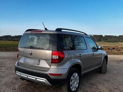 Gebraucht Skoda Yeti 105 PS (77 kW) 2015 Beige SUV