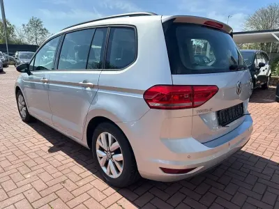 Gebraucht VW Touran Trendline 110 PS (80 kW) 2016 Silber Van / Kleinbus