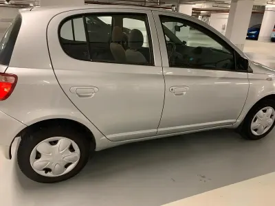 Gebraucht Toyota Yaris 86 PS (63 kW) 2000 Silber Kleinwagen