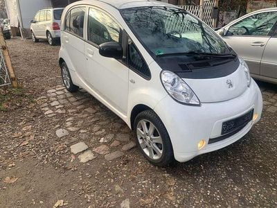 Gebraucht Peugeot iON Basis 35 kW (48 PS) 2011 Weiß Kleinwagen